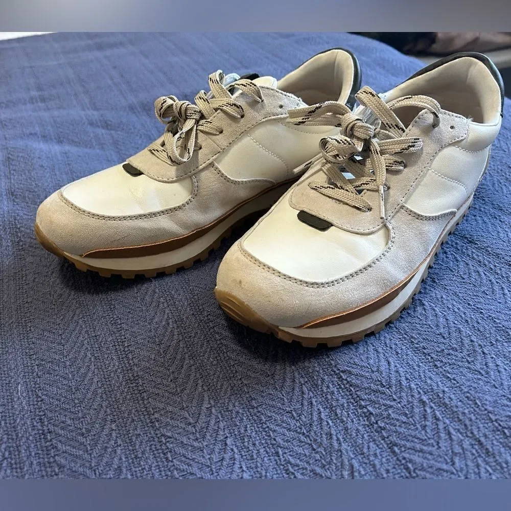 Universal Thread sneakers  - Picture 6 of 6